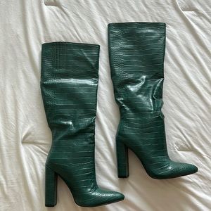 Teal Knee High Boot. Size 6.